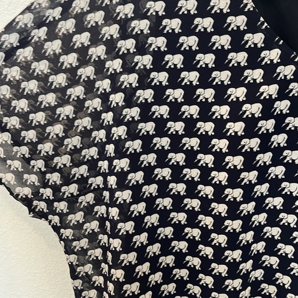 Cabi Elephant Print Novelty Blouse Size M - Picture 4 of 7